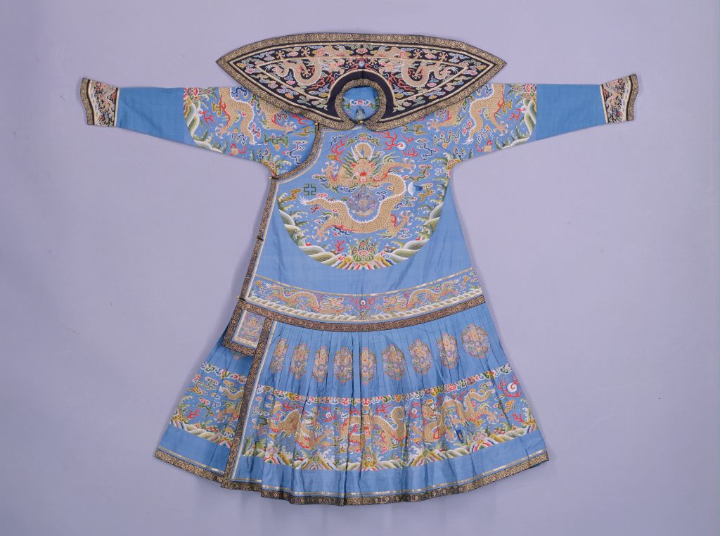 图片[1]-Moon White Tapered Silk Cloud Dragon Pattern Single Dynasty Robe-China Archive